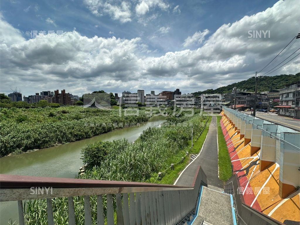 青耘頂樓雙面採光美屋房屋室內格局與周邊環境