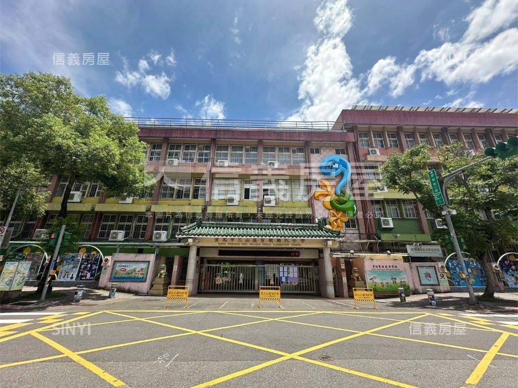 青耘頂樓雙面採光美屋房屋室內格局與周邊環境
