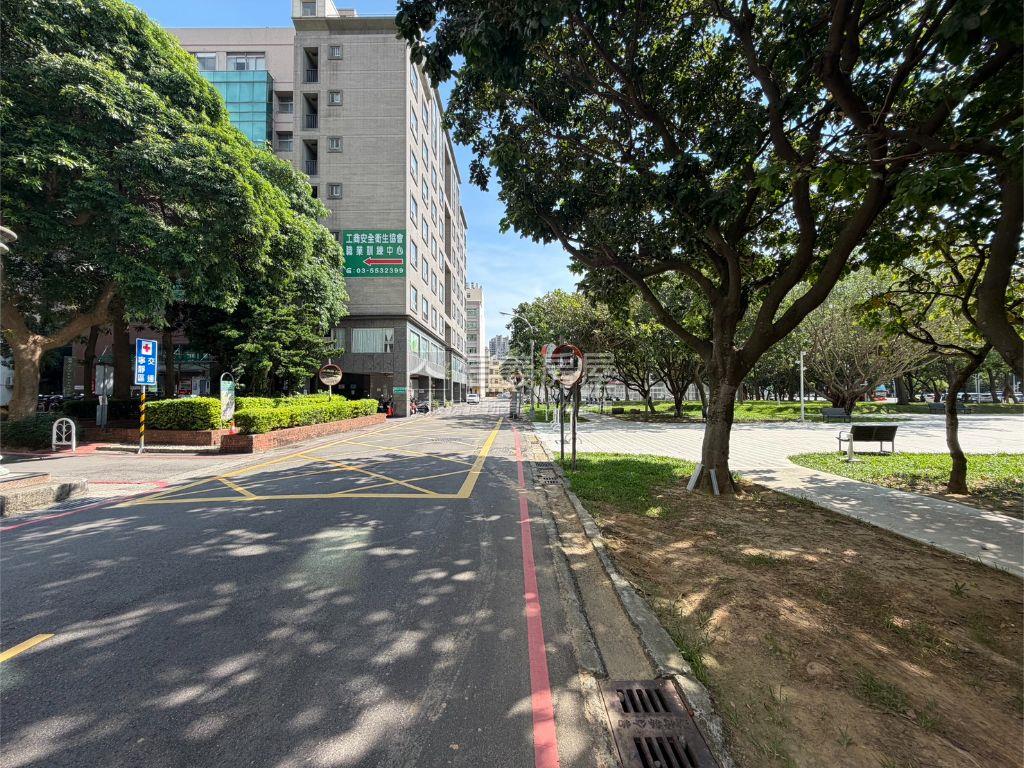 縣政府公園第一排四房靜宅房屋室內格局與周邊環境