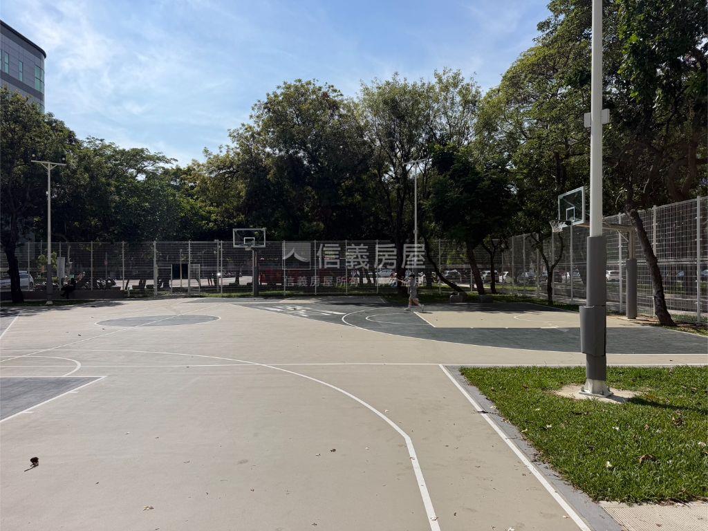縣政府公園第一排四房靜宅房屋室內格局與周邊環境