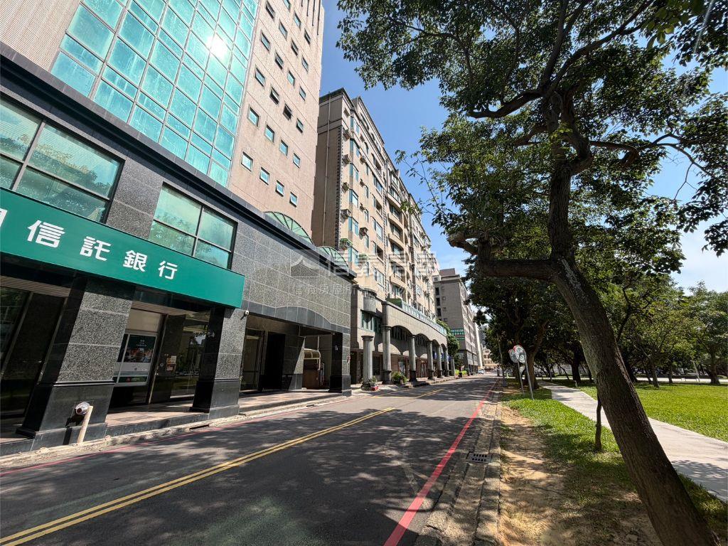 縣政府公園第一排四房靜宅房屋室內格局與周邊環境