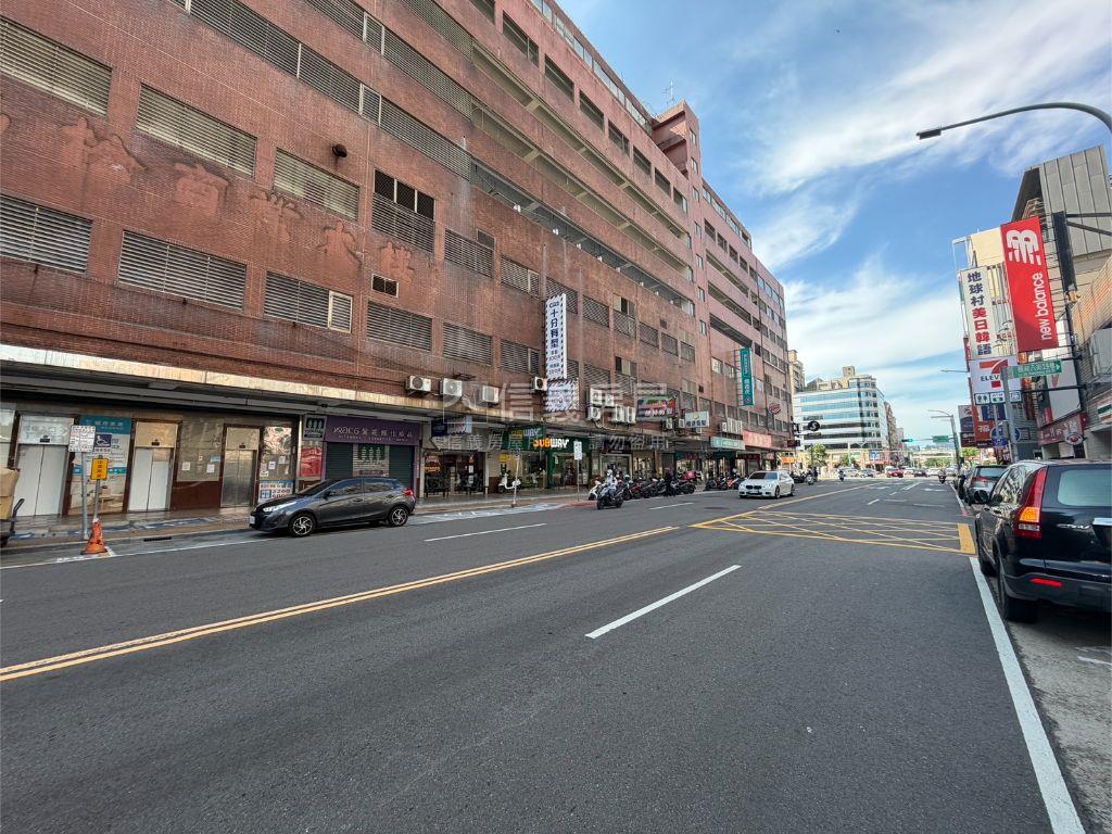縣政府公園第一排四房靜宅房屋室內格局與周邊環境