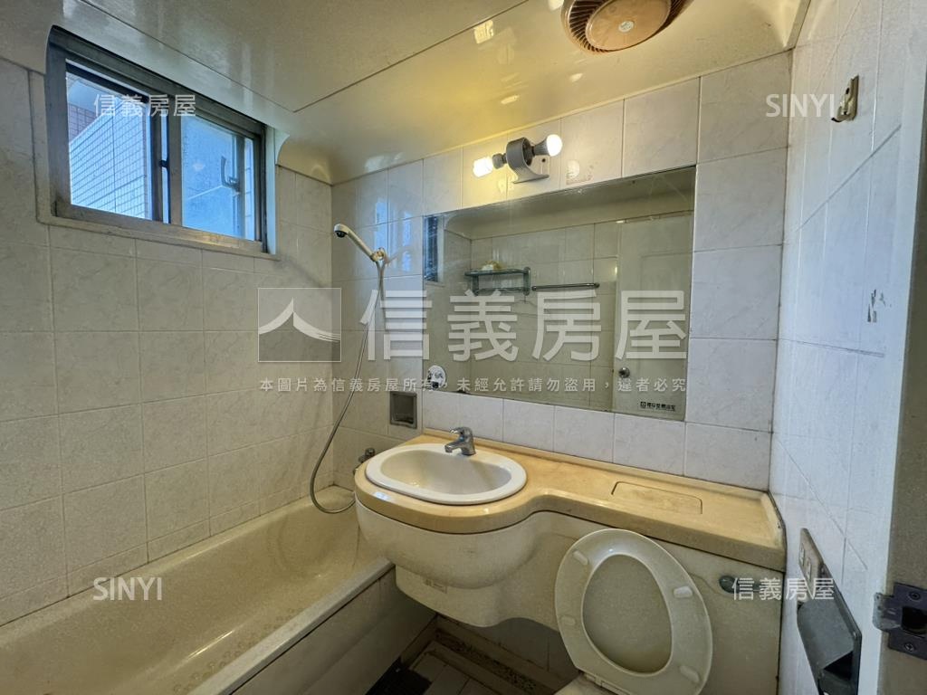 綠園道旁三房平車大空間房屋室內格局與周邊環境