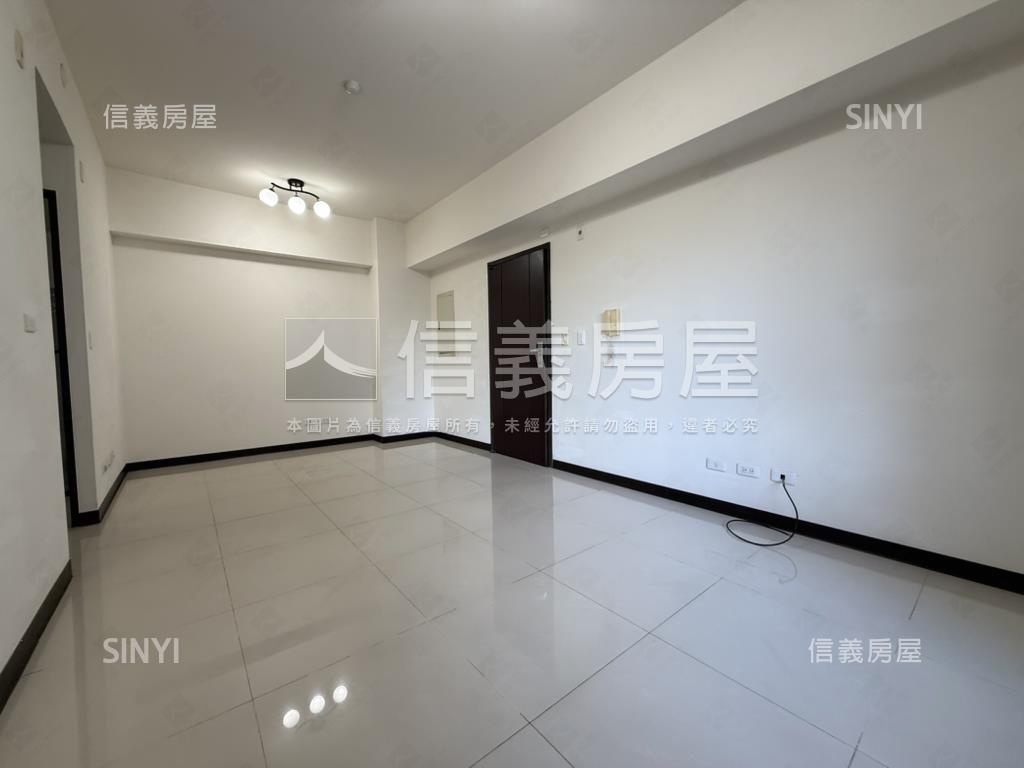 專任興大湛兩房車位樹海戶房屋室內格局與周邊環境