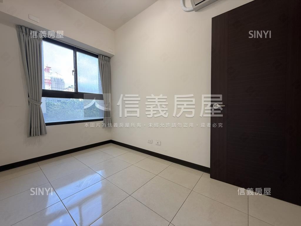 專任興大湛兩房車位樹海戶房屋室內格局與周邊環境