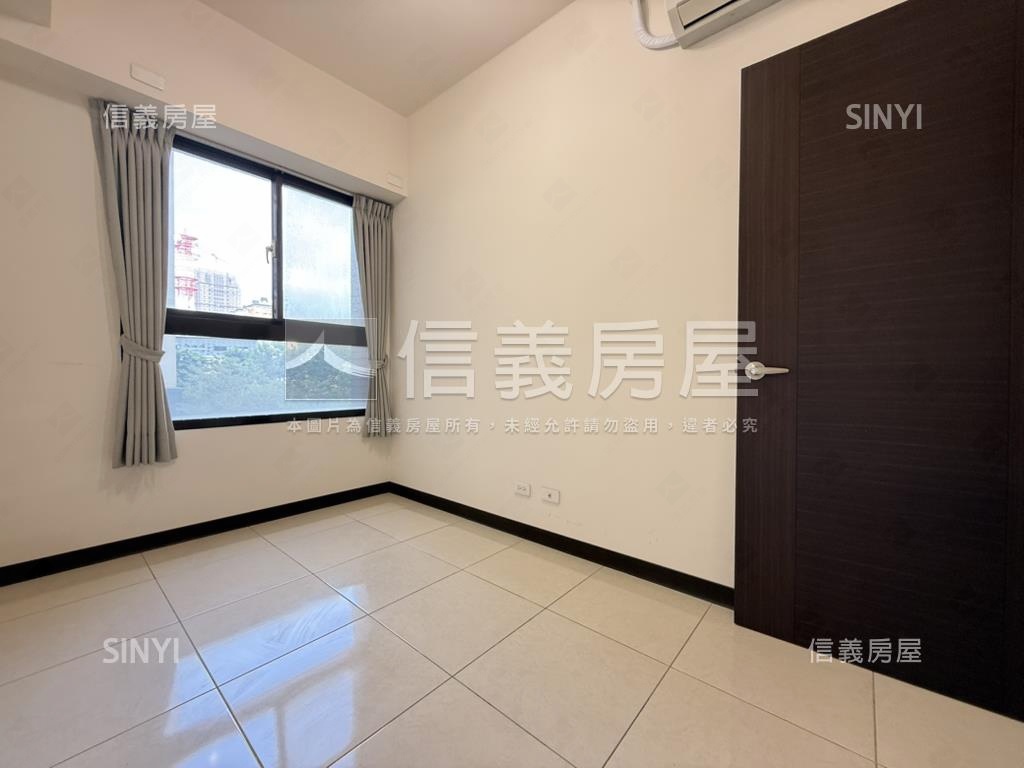 專任興大湛兩房車位樹海戶房屋室內格局與周邊環境