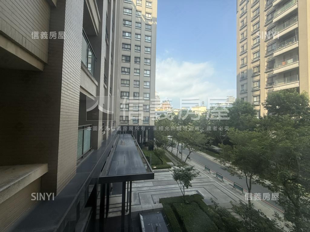 專任興大湛兩房車位樹海戶房屋室內格局與周邊環境