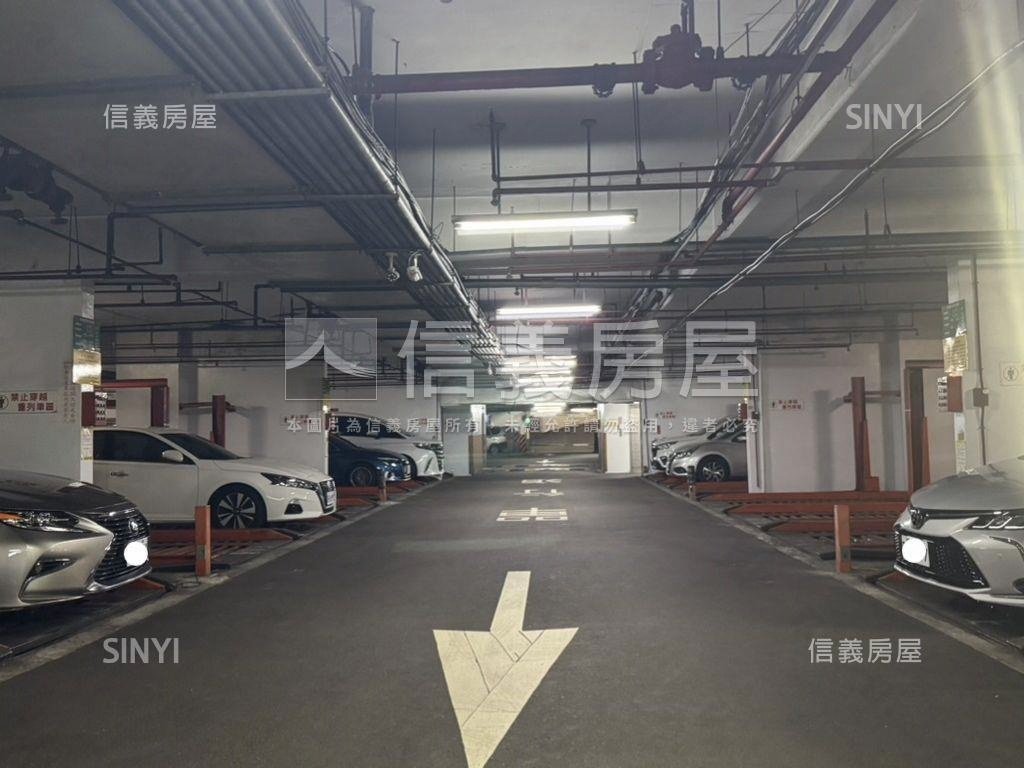 西區核心商圈百坪商辦４車房屋室內格局與周邊環境