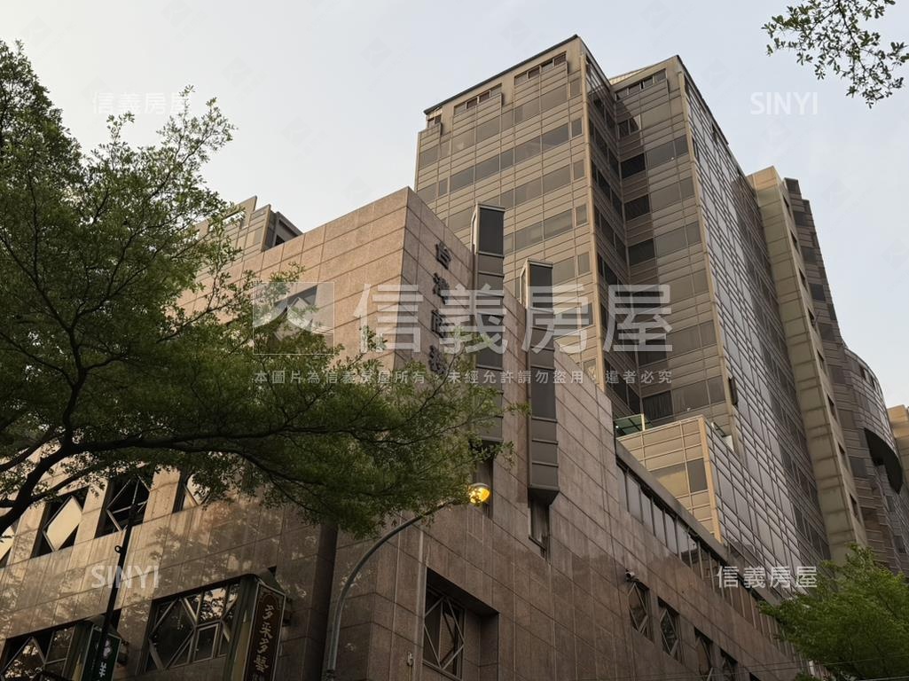 西區核心商圈百坪商辦４車房屋室內格局與周邊環境