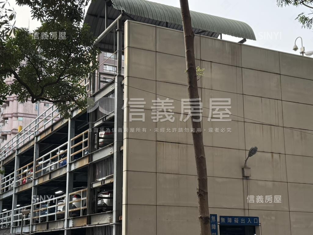 西區核心商圈百坪商辦４車房屋室內格局與周邊環境