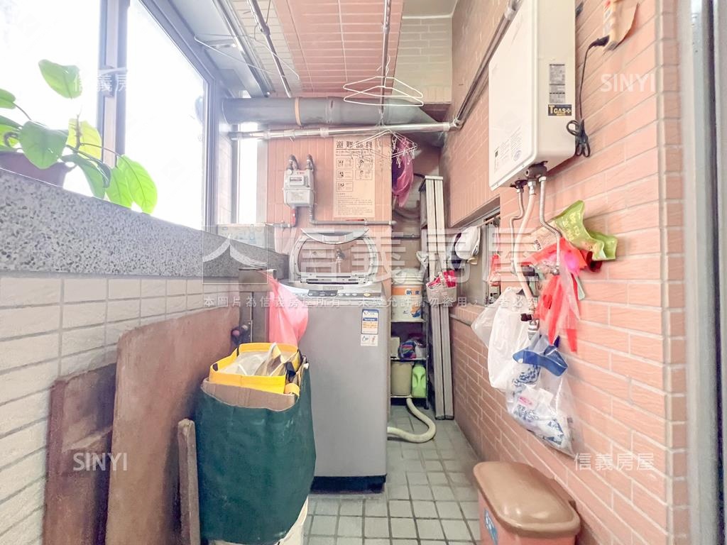 合群新城舒適四房平車房屋室內格局與周邊環境