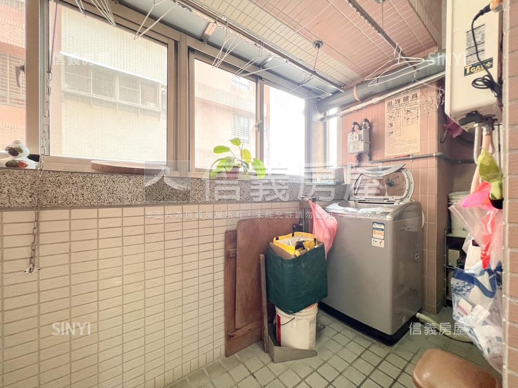 合群新城舒適四房平車房屋室內格局與周邊環境