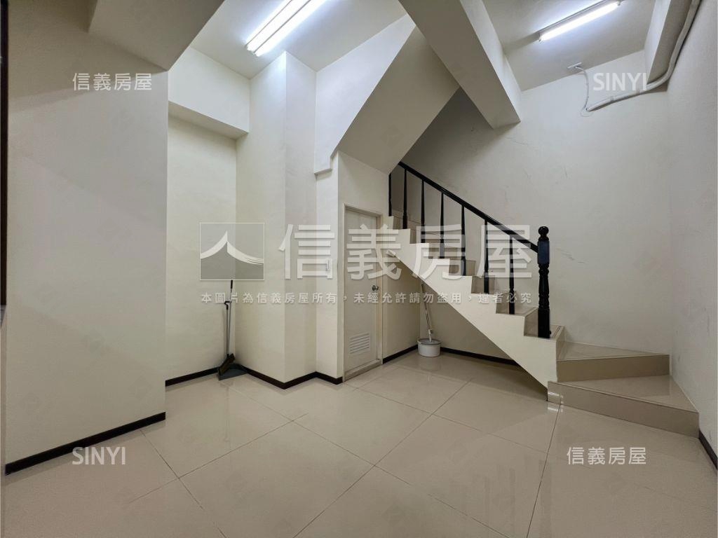 左岸高第樓店房屋室內格局與周邊環境