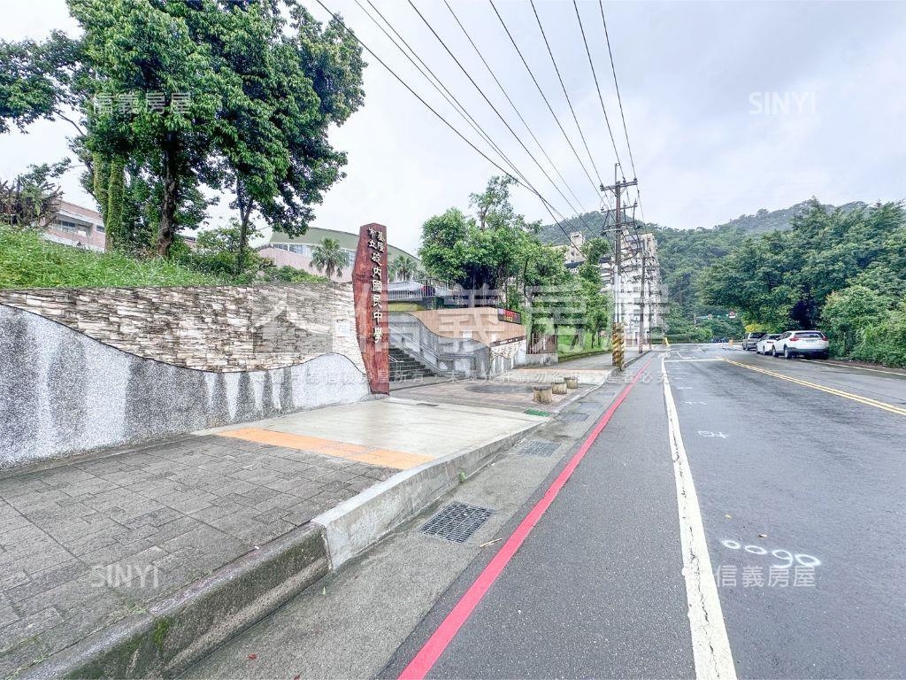 暖暖優質學區金店面房屋室內格局與周邊環境