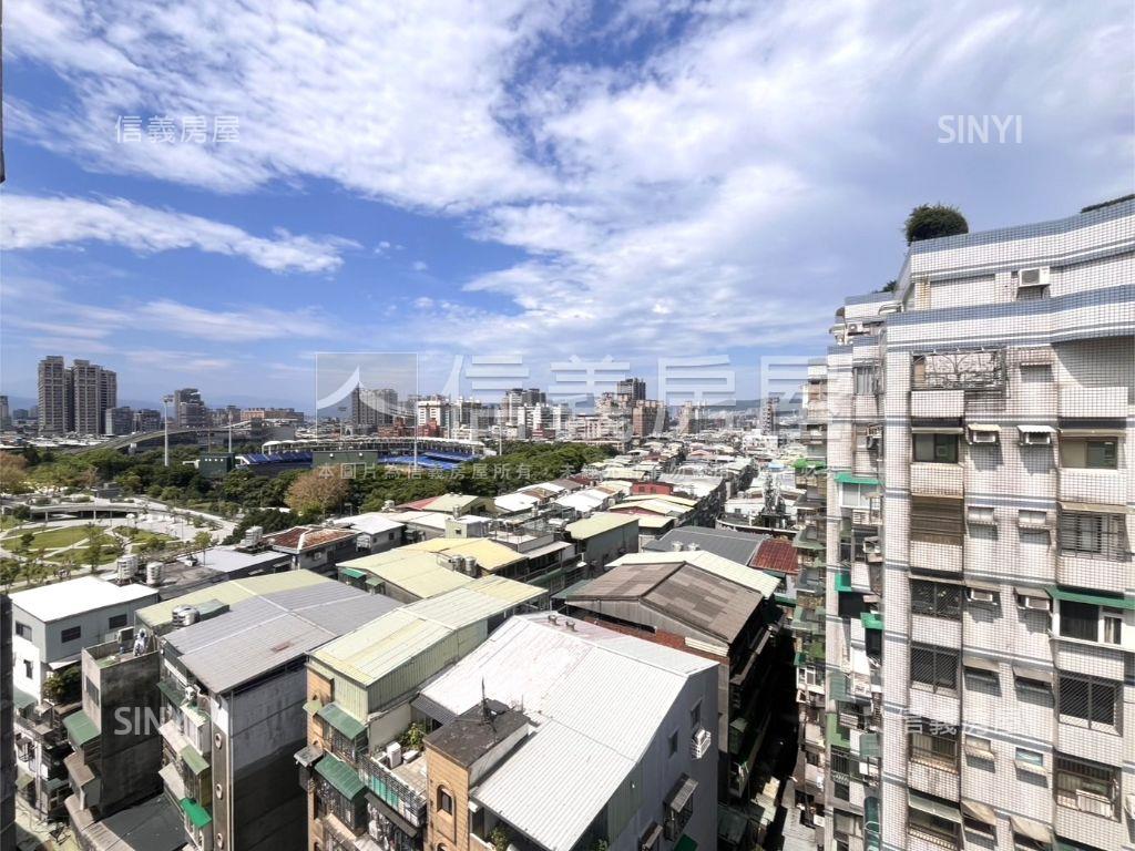 近公園三房車位房屋室內格局與周邊環境
