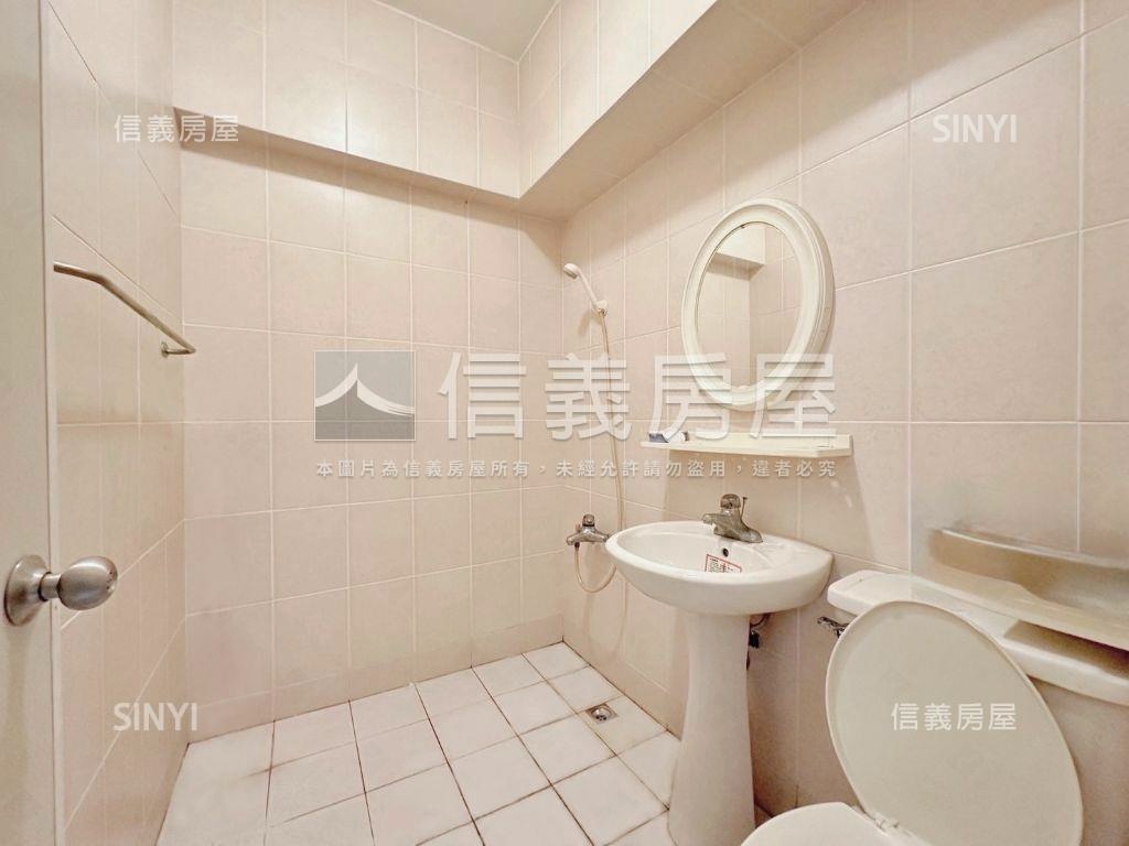 前後陽台安平店面房屋室內格局與周邊環境