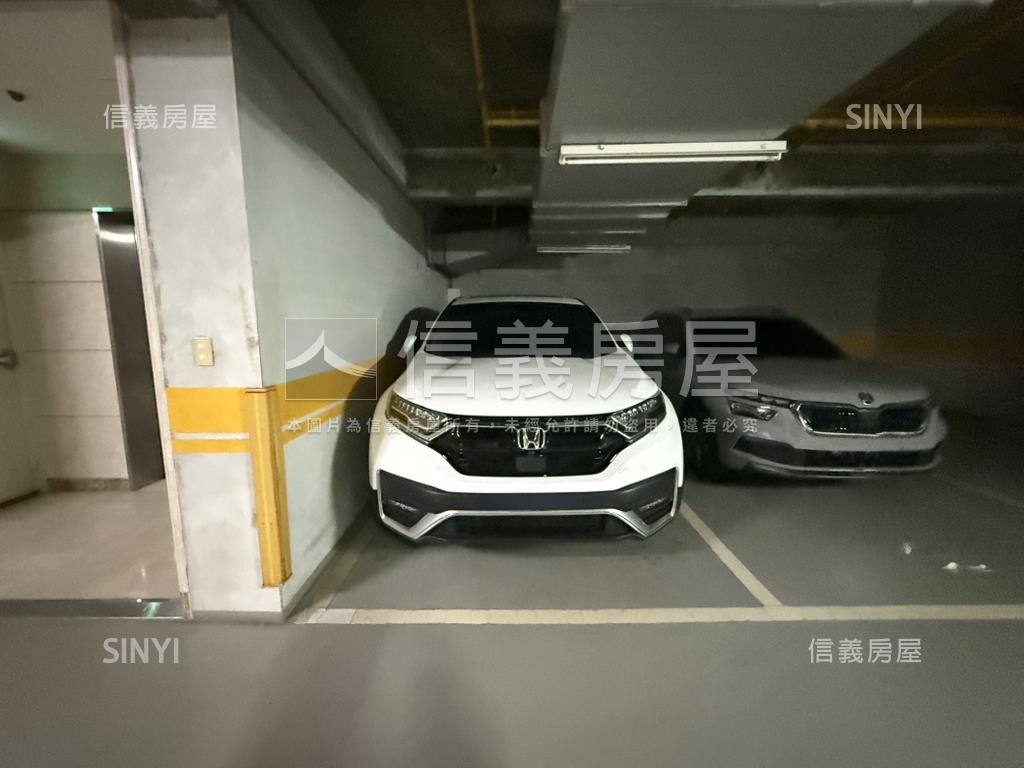 稀有釋出菩石坡平車位房屋室內格局與周邊環境