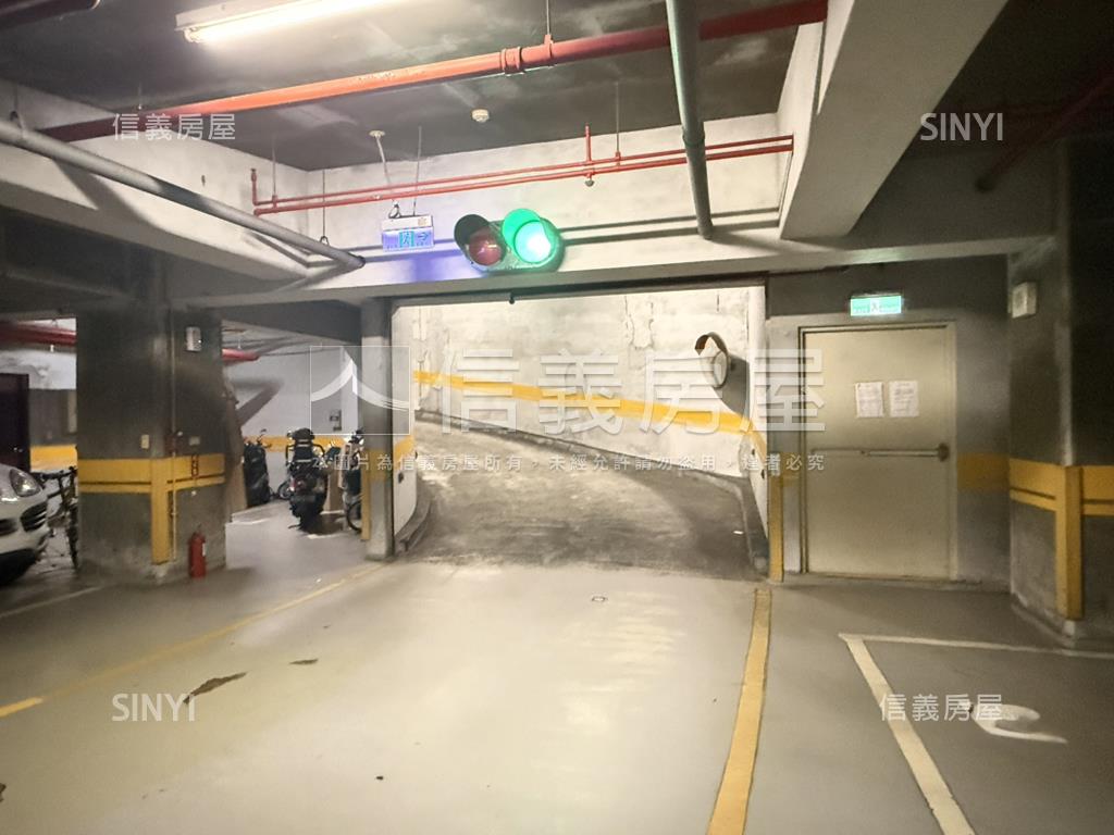 稀有釋出菩石坡平車位房屋室內格局與周邊環境