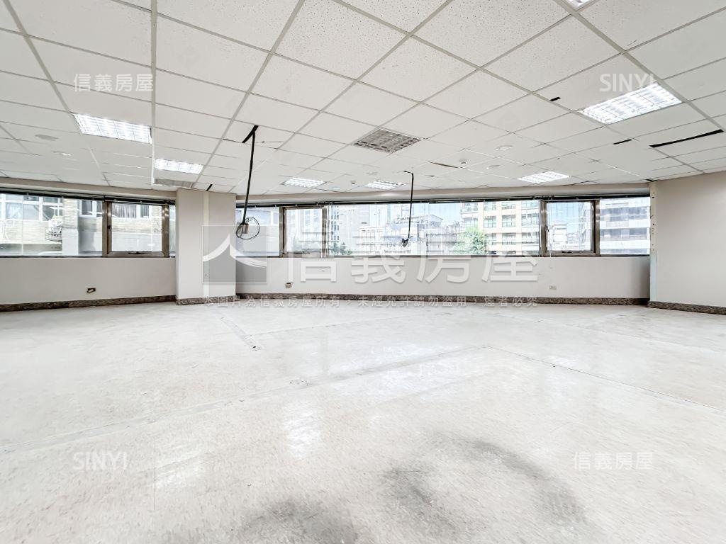 信義世貿三角間商辦大樓房屋室內格局與周邊環境