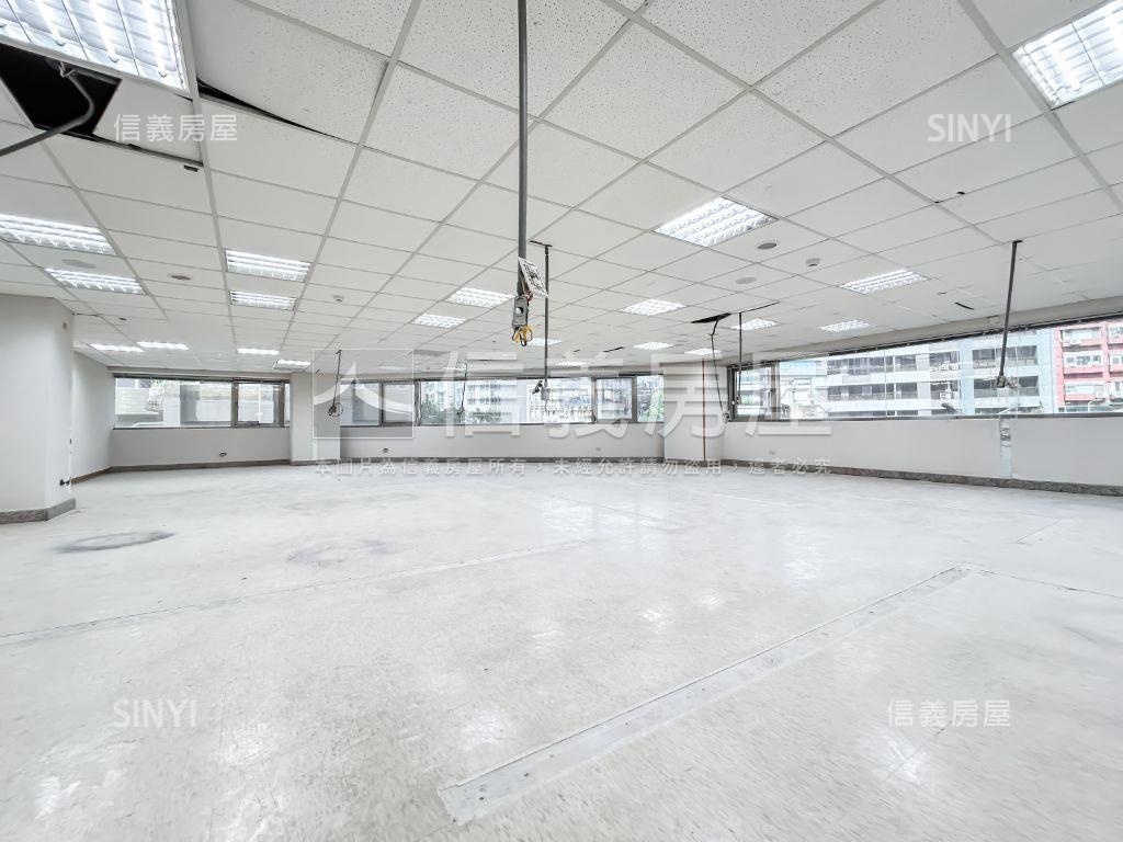 信義世貿三角間商辦大樓房屋室內格局與周邊環境