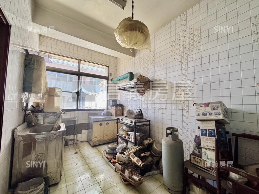 中山南路燙金店面房屋室內格局與周邊環境