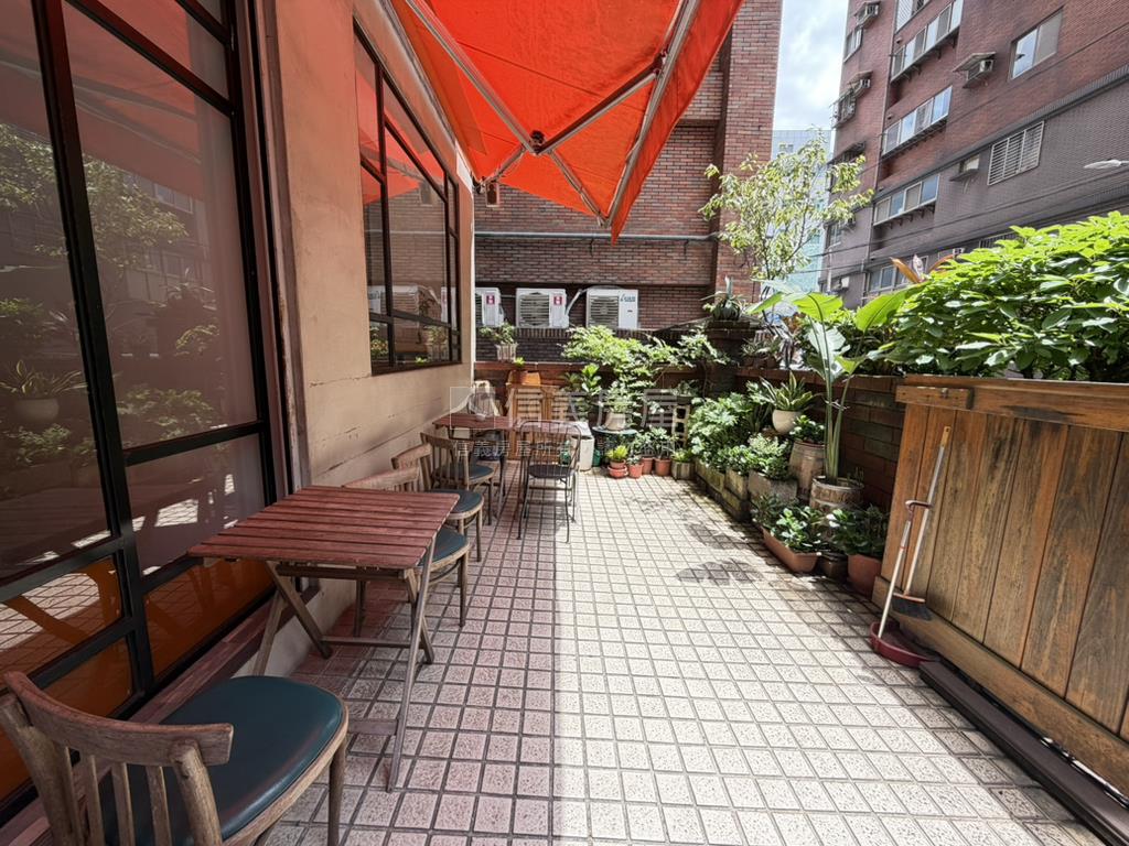 四號公園燙金店面房屋室內格局與周邊環境