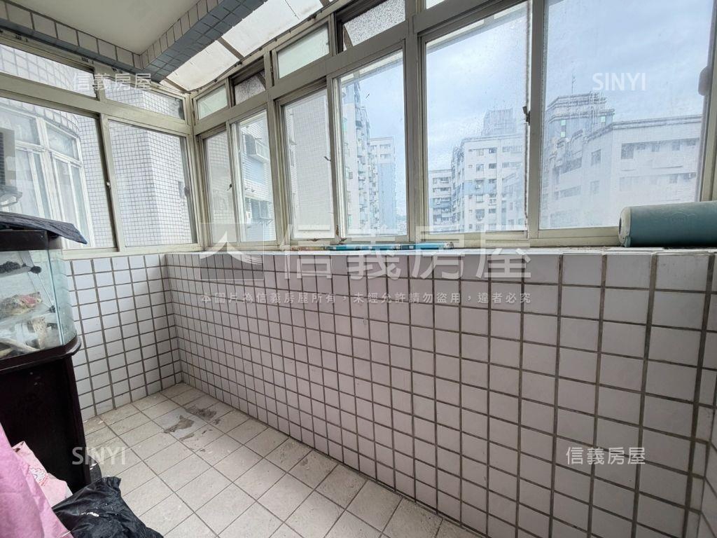 陽光山莊★三房邊間附車位房屋室內格局與周邊環境