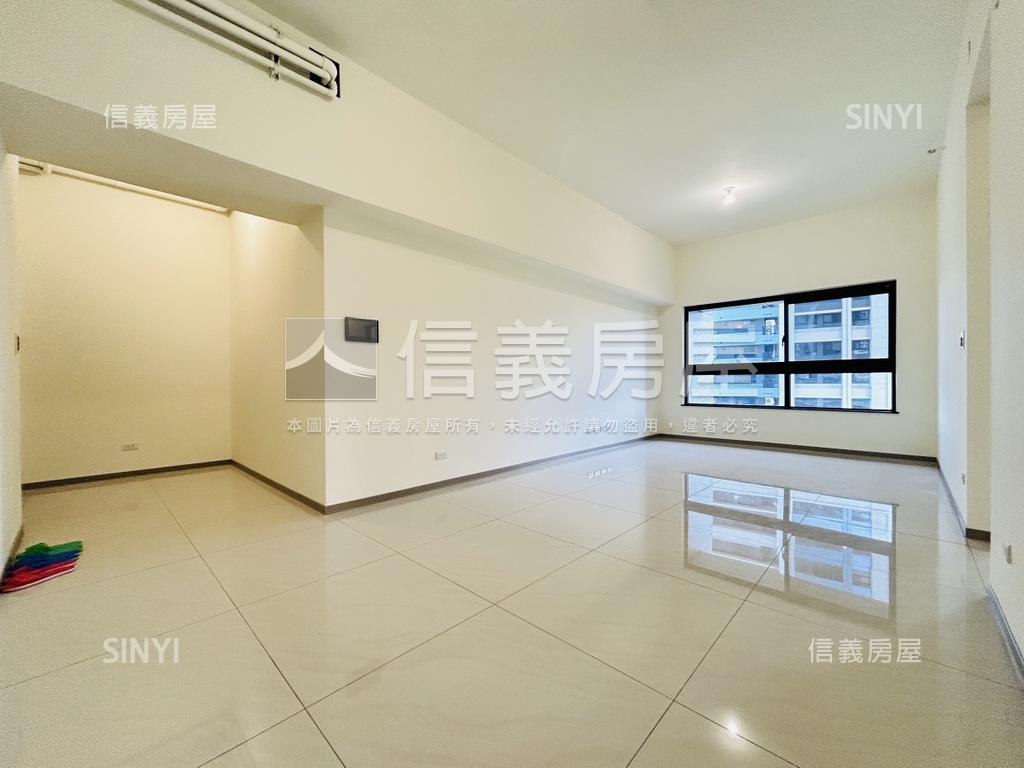 峰左岸。面中庭清幽三房房屋室內格局與周邊環境