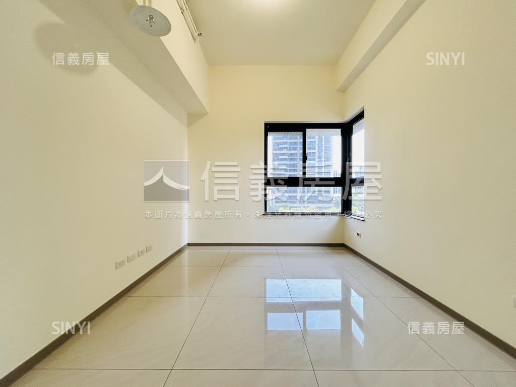 峰左岸。面中庭清幽三房房屋室內格局與周邊環境