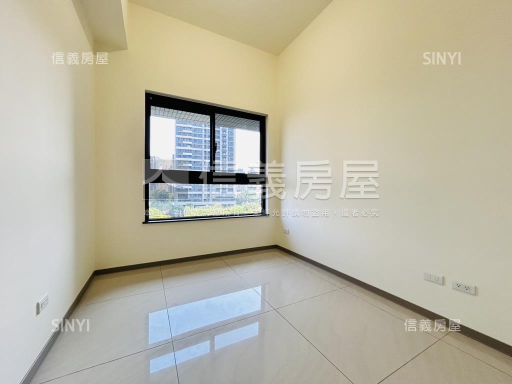 峰左岸。面中庭清幽三房房屋室內格局與周邊環境