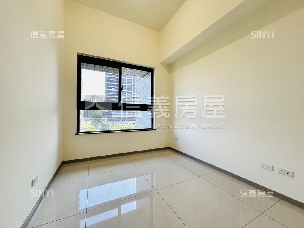 峰左岸。面中庭清幽三房房屋室內格局與周邊環境