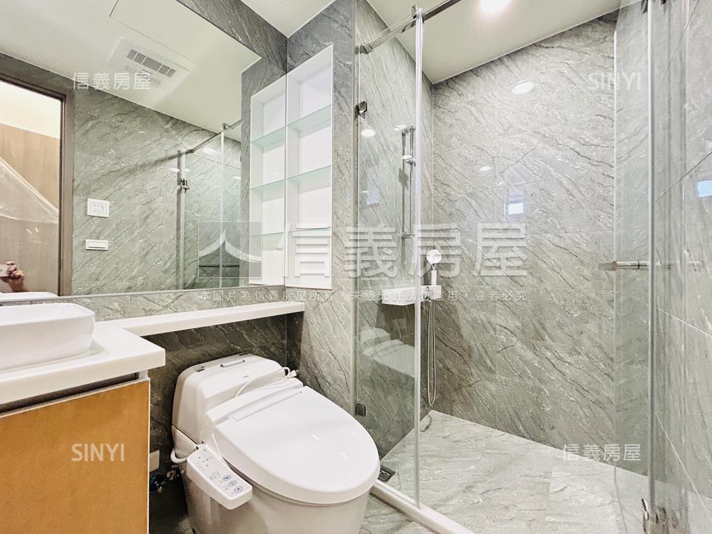 峰左岸。面中庭清幽三房房屋室內格局與周邊環境