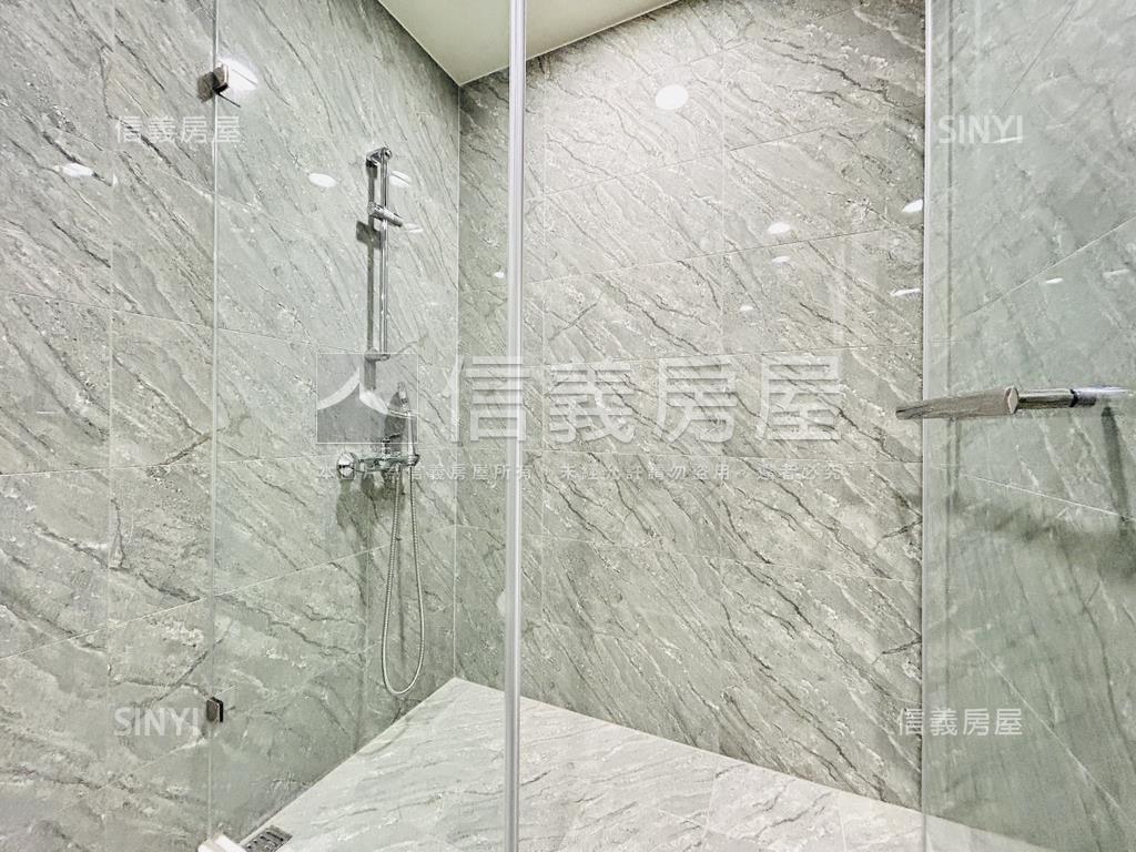 峰左岸。面中庭清幽三房房屋室內格局與周邊環境