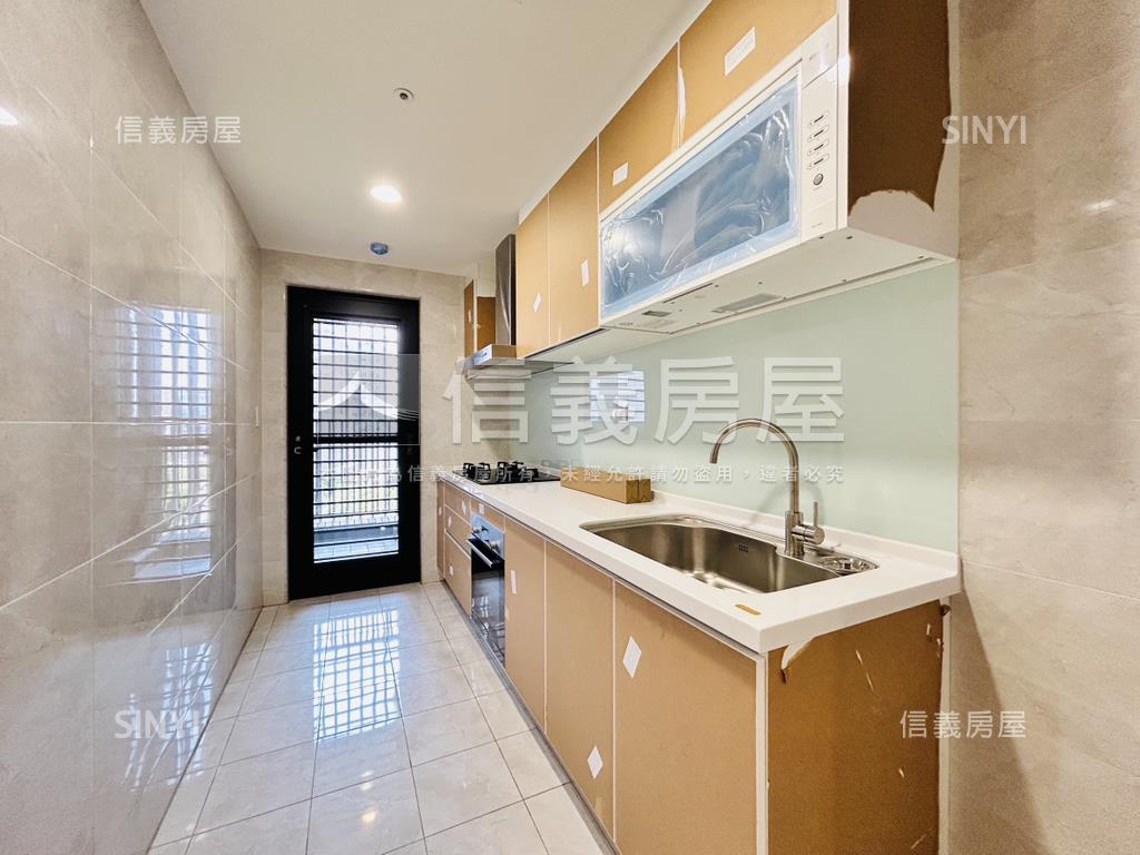 峰左岸。面中庭清幽三房房屋室內格局與周邊環境