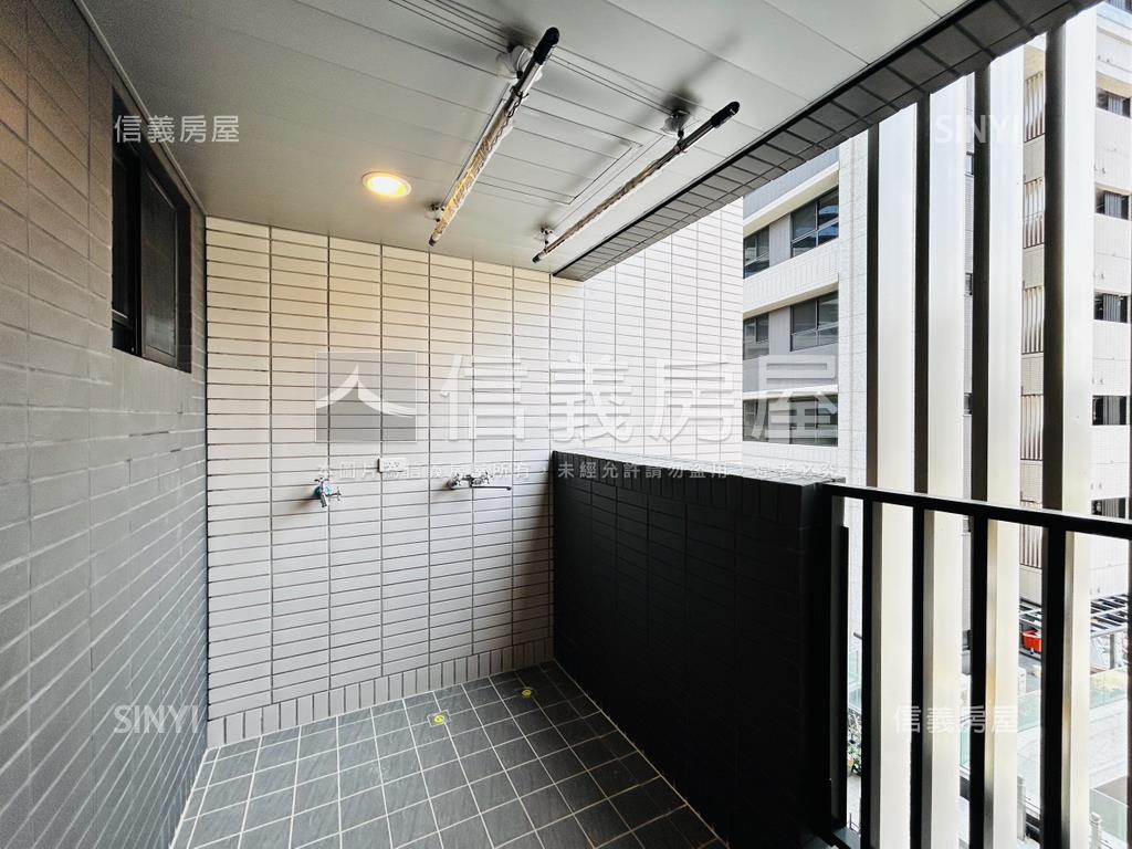 峰左岸。面中庭清幽三房房屋室內格局與周邊環境