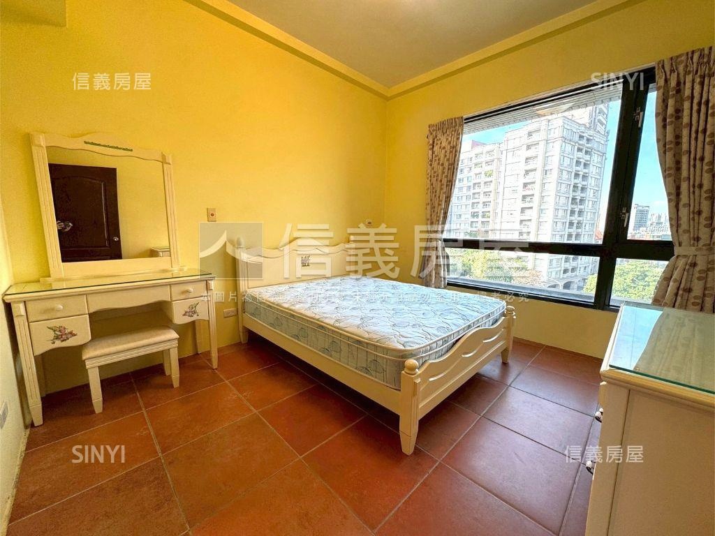 公園首排視野戶三房雙車位房屋室內格局與周邊環境