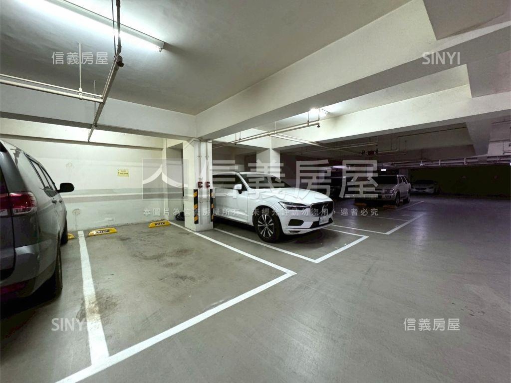 公園首排視野戶三房雙車位房屋室內格局與周邊環境