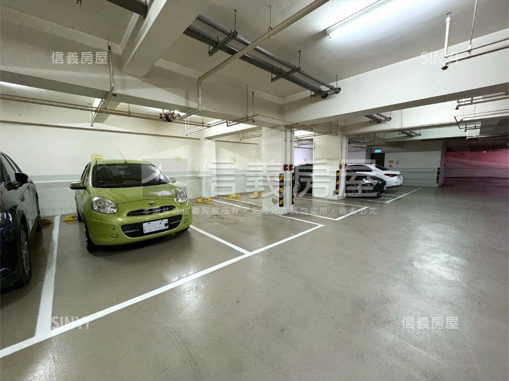 公園首排視野戶三房雙車位房屋室內格局與周邊環境