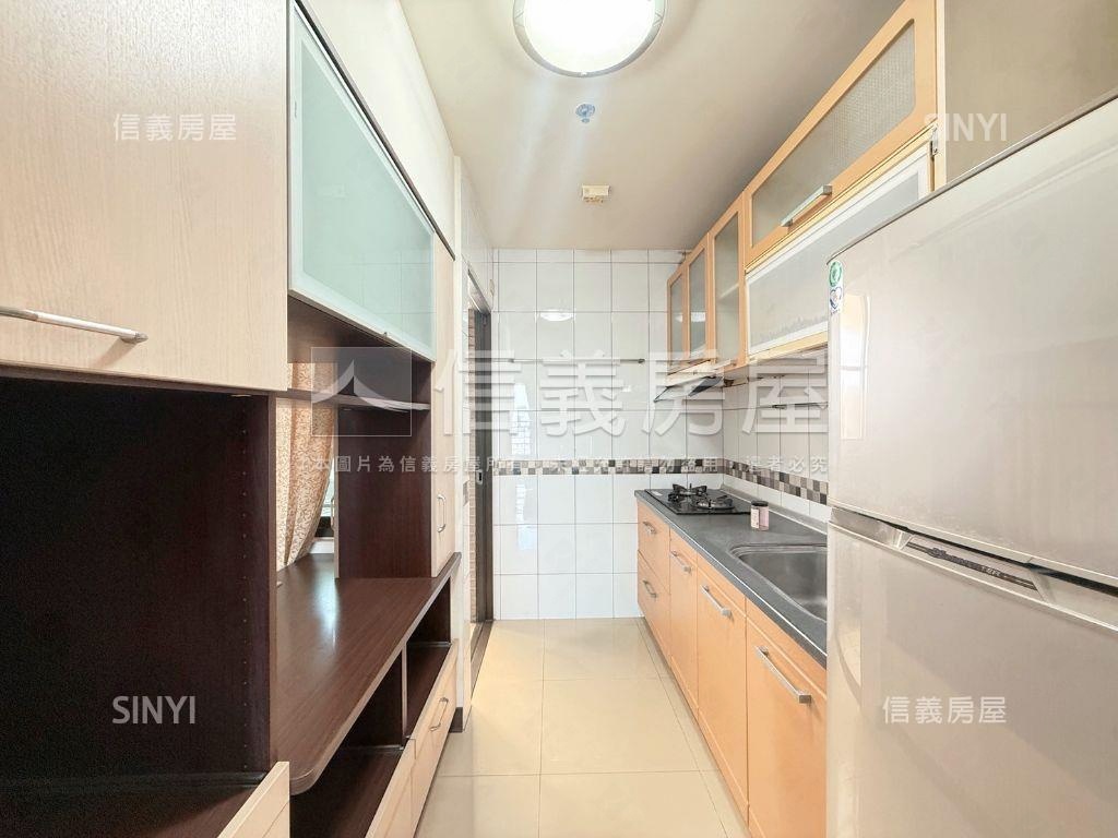 自由麗晶高樓採光三房平車房屋室內格局與周邊環境