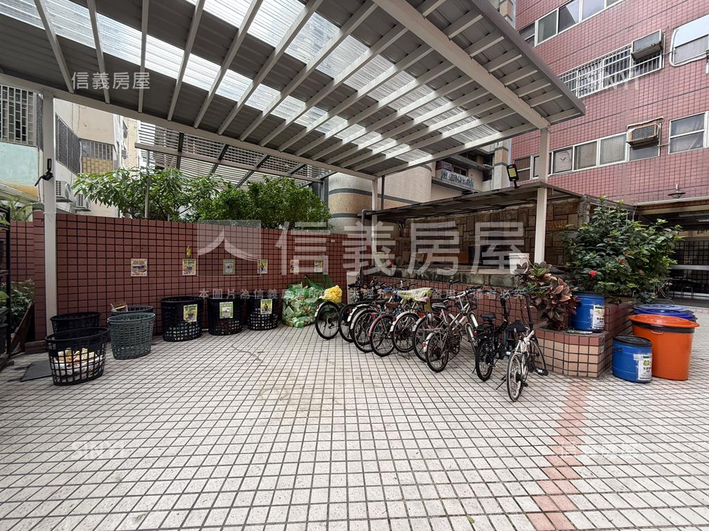 鬧中取靜，離塵不離城房屋室內格局與周邊環境