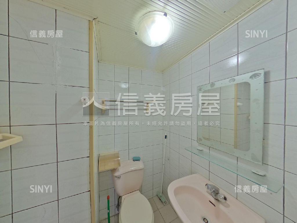 近交流道，三房+平面車位房屋室內格局與周邊環境