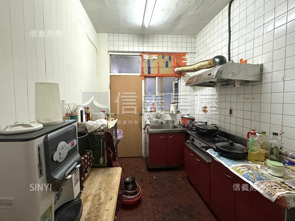 中正商圈邊間三樓房屋室內格局與周邊環境