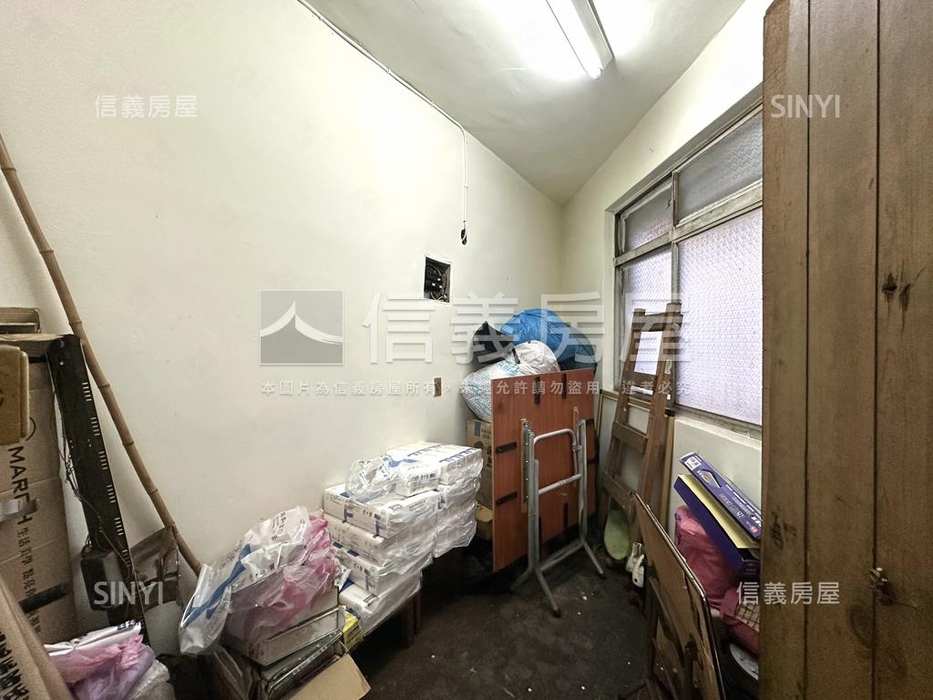 中正商圈邊間三樓房屋室內格局與周邊環境