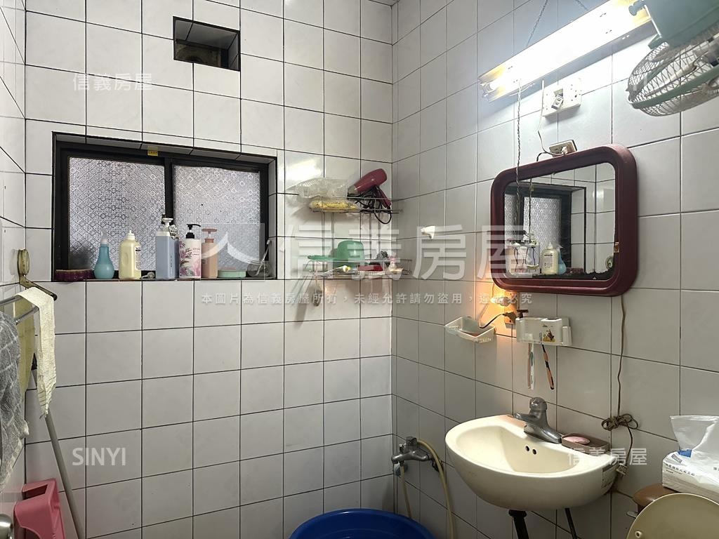 中正商圈邊間三樓房屋室內格局與周邊環境