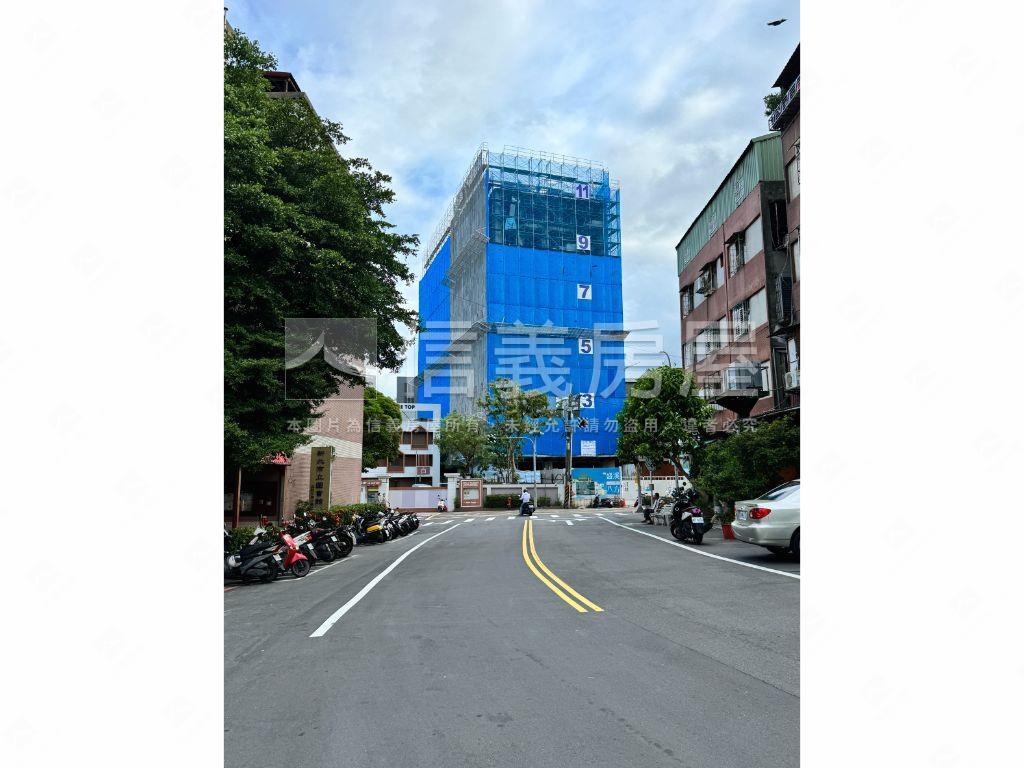 走路上學德音三房車位房屋室內格局與周邊環境