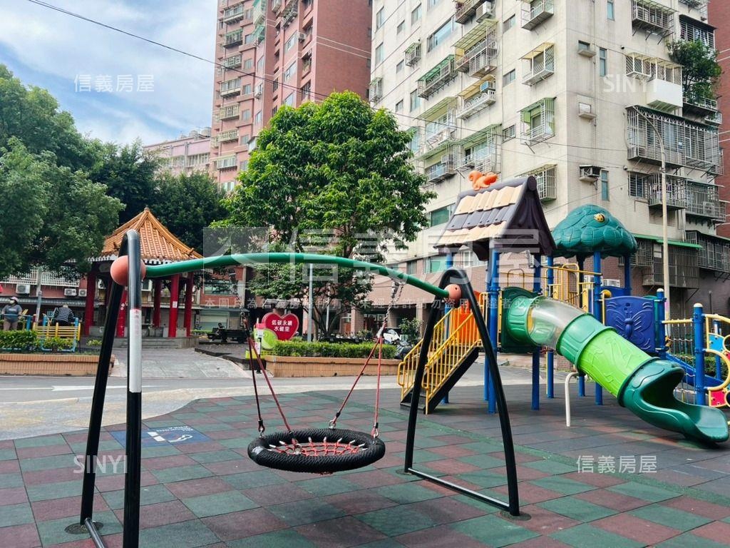 走路上學德音三房車位房屋室內格局與周邊環境