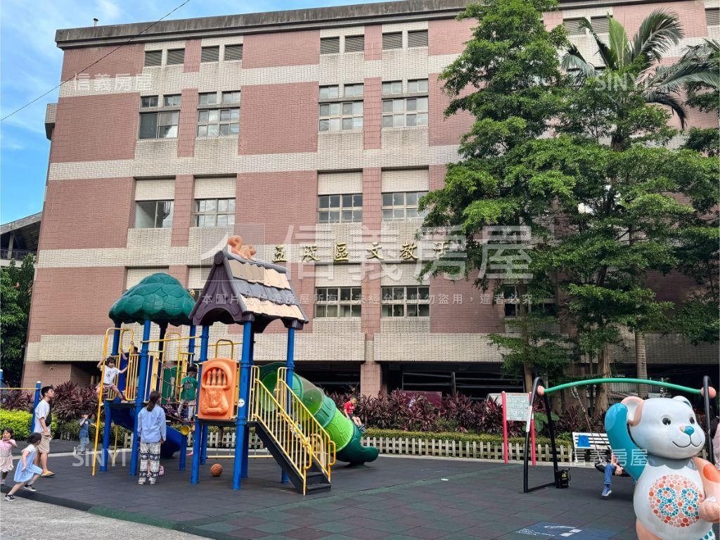 走路上學德音三房車位房屋室內格局與周邊環境