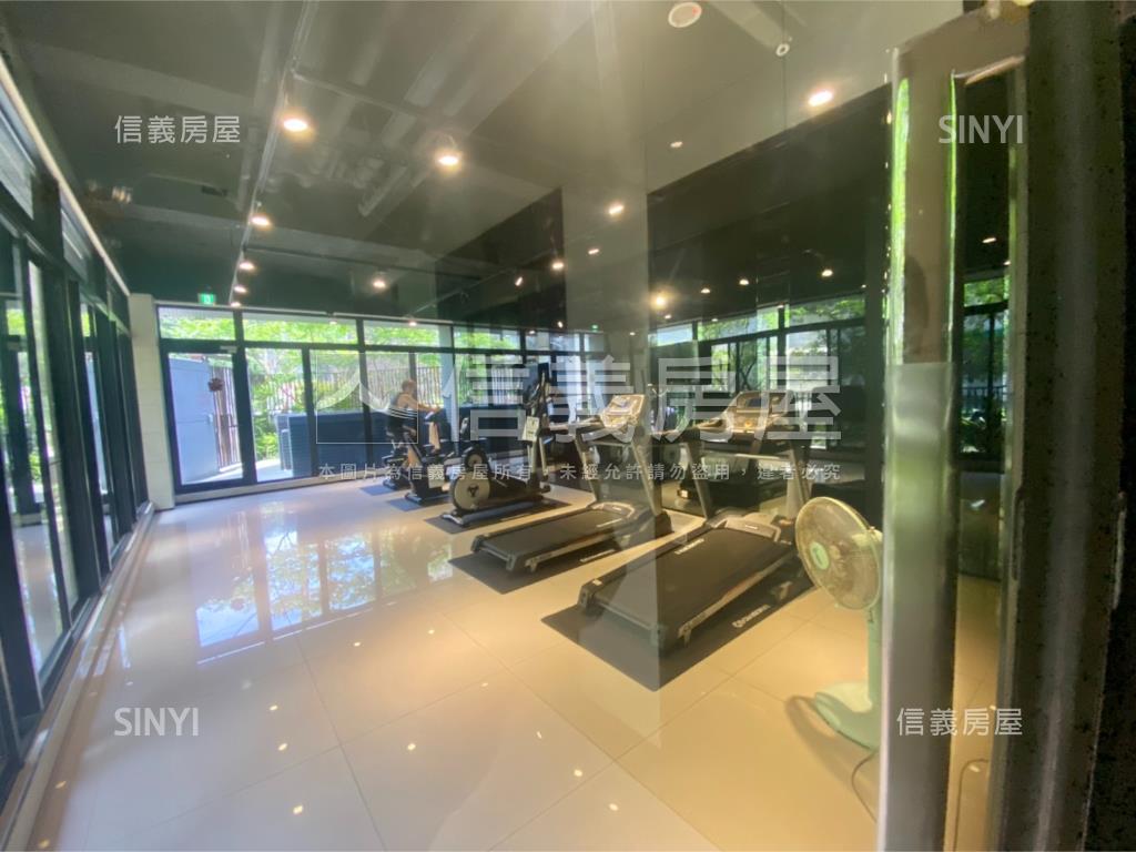 專任微美嵐精美屋房屋室內格局與周邊環境