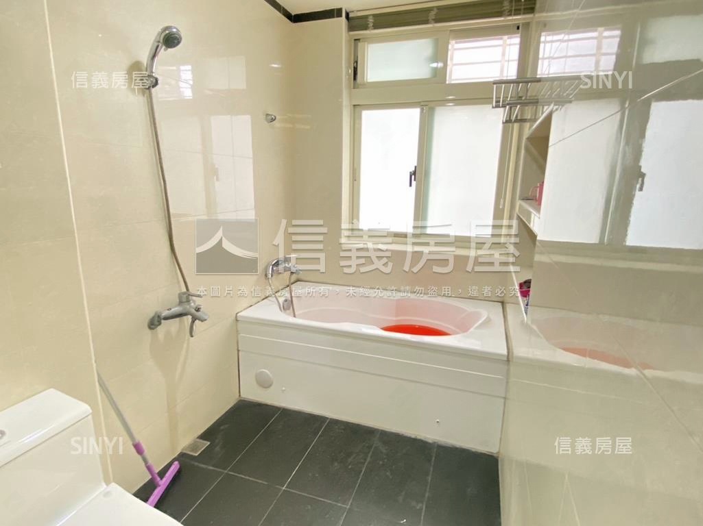 捷運富貴透天店面房屋室內格局與周邊環境