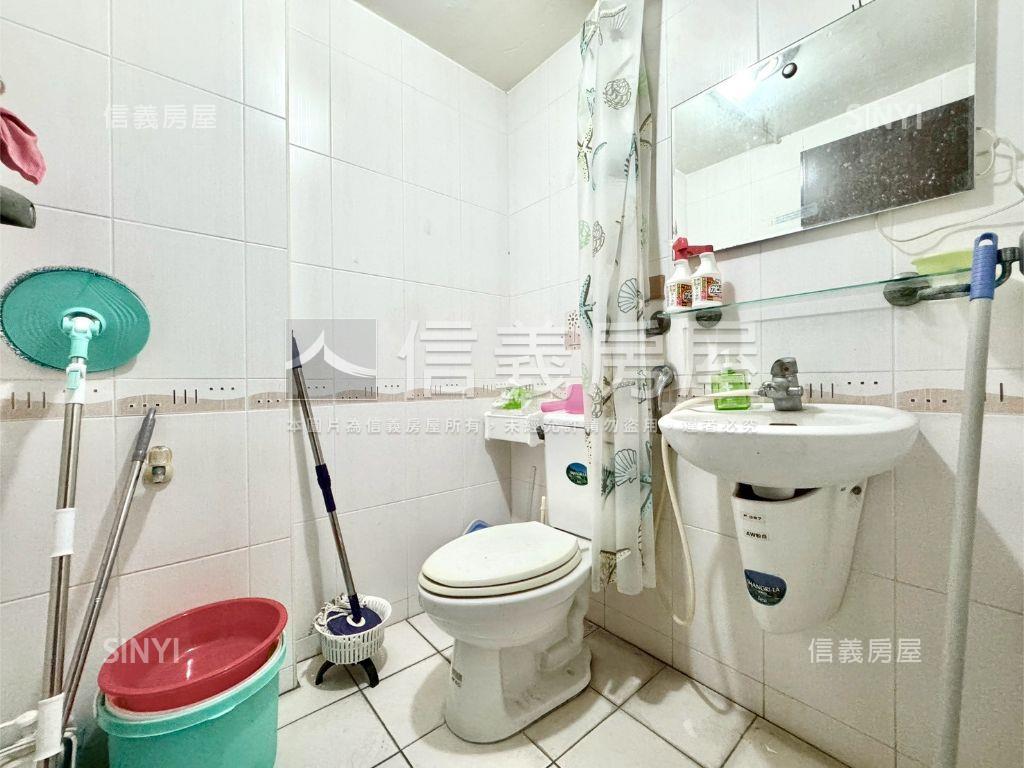 楠梓路正四層樓透店房屋室內格局與周邊環境